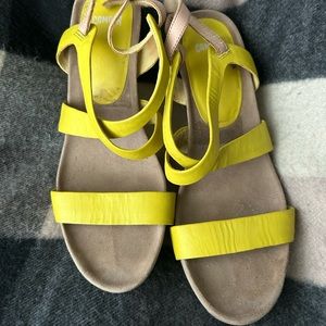 Camper super comfy yellow straps sandals size 40